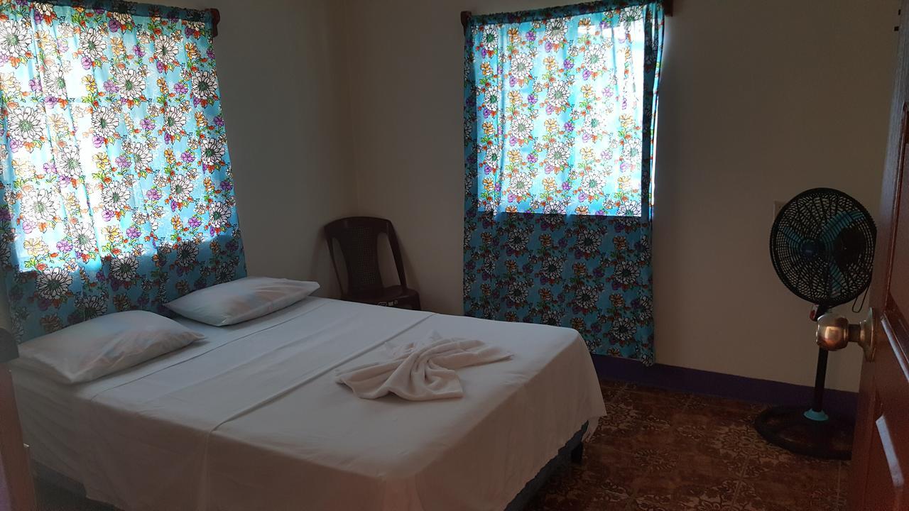 Hotel Sea View à Petite Île du Maïs Extérieur photo